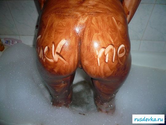 Шоколадная шлюшка голышом в ванне (частные фотографии)
